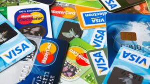 Escolha um cartão de crédito com recompensas em dinheiro