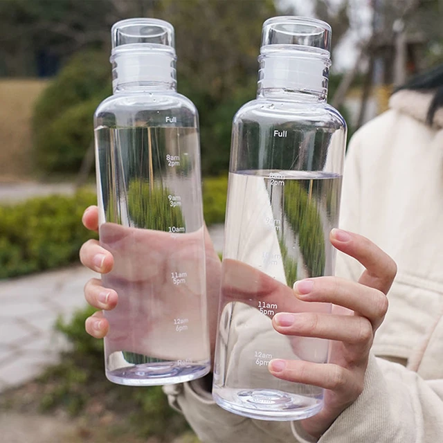 Leve uma garrafa de água reutilizável