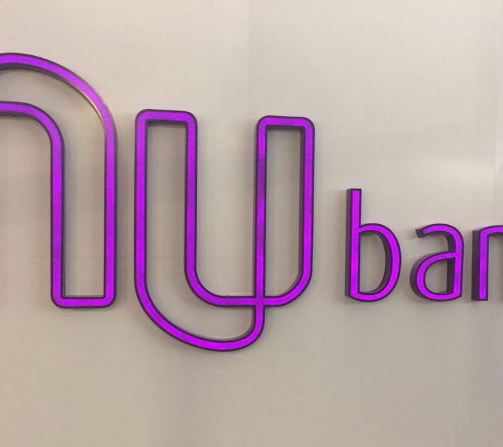 Como o Nubank mudou o setor financeiro no Brasil?